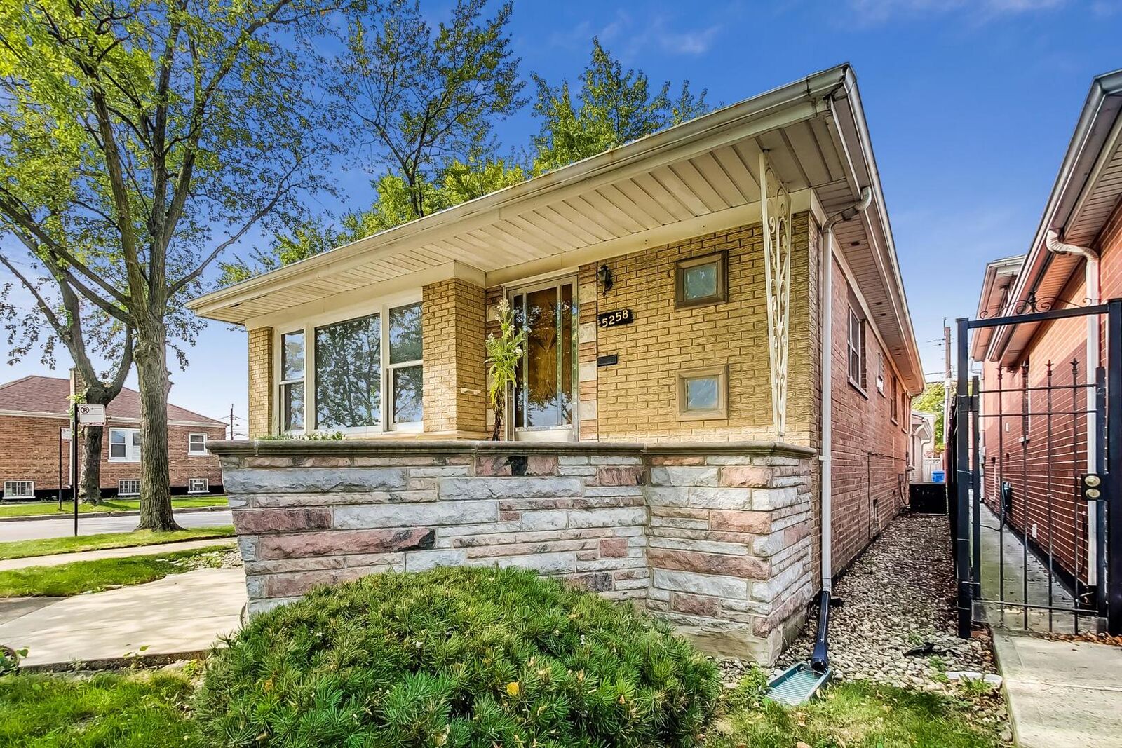 Property Photo:  5258 S Hamlin Avenue  IL 60632 