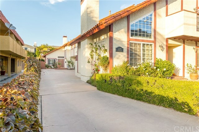 Property Photo:  2219 Pullman Lane B  CA 90278 