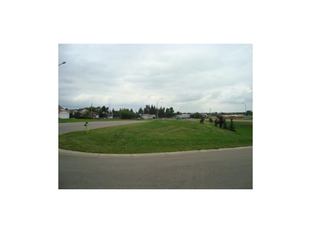 Property Photo: 4 Evron Place AB T0M 2C0
