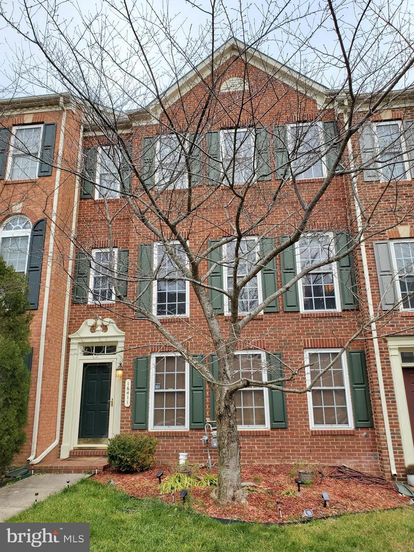 Property Photo: 16411 Steerage Circle VA 22191