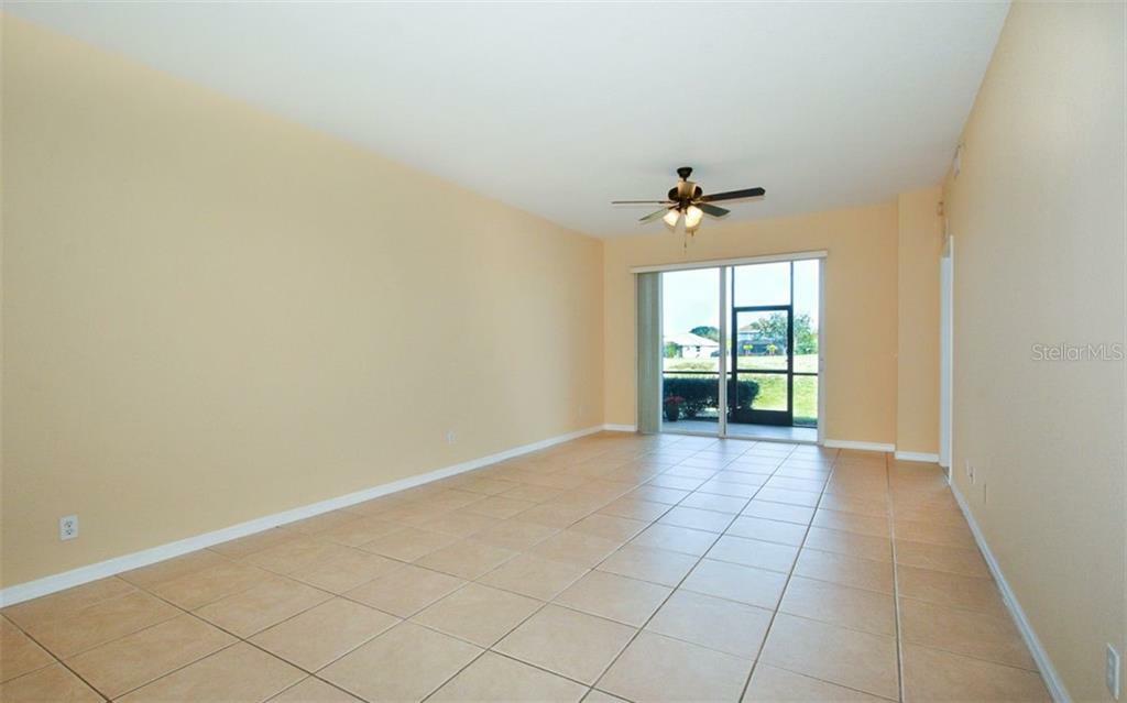 Property Photo:  905 Fairwaycove Lane 105  FL 34212 