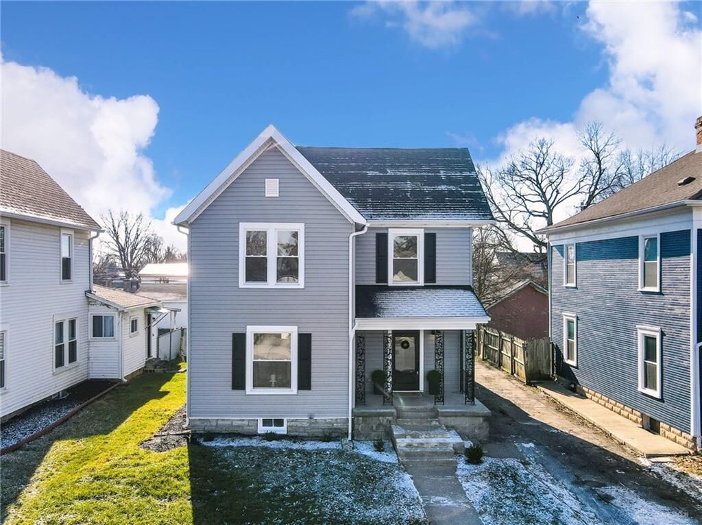Property Photo:  926 E Franklin Street  OH 45373 