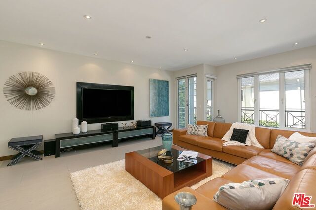 Property Photo:  1204 Roxbury Dr 1C  CA 90035 