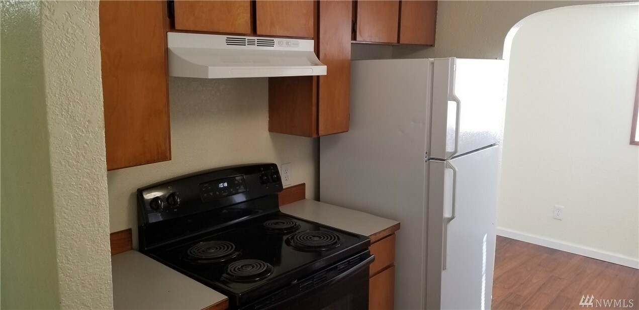 Property Photo: 313 S 65th St WA 98408