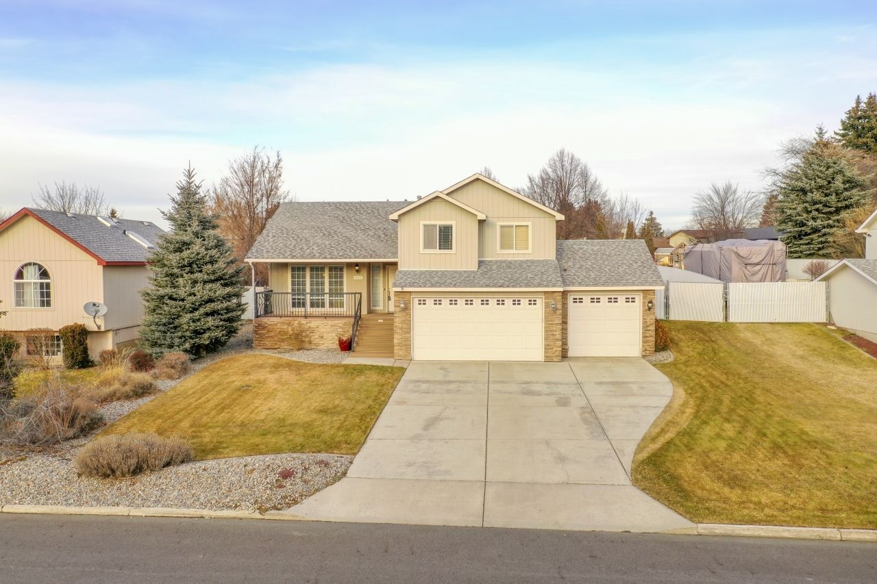 Property Photo: 23211 E Riverside Ave WA 99019