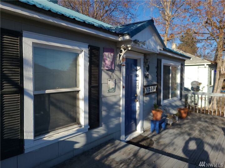 Property Photo: 647 3rd Ave N WA 98840