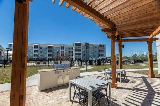 Property Photo:  5561 Post Oak Boulevard B1  FL 33544 