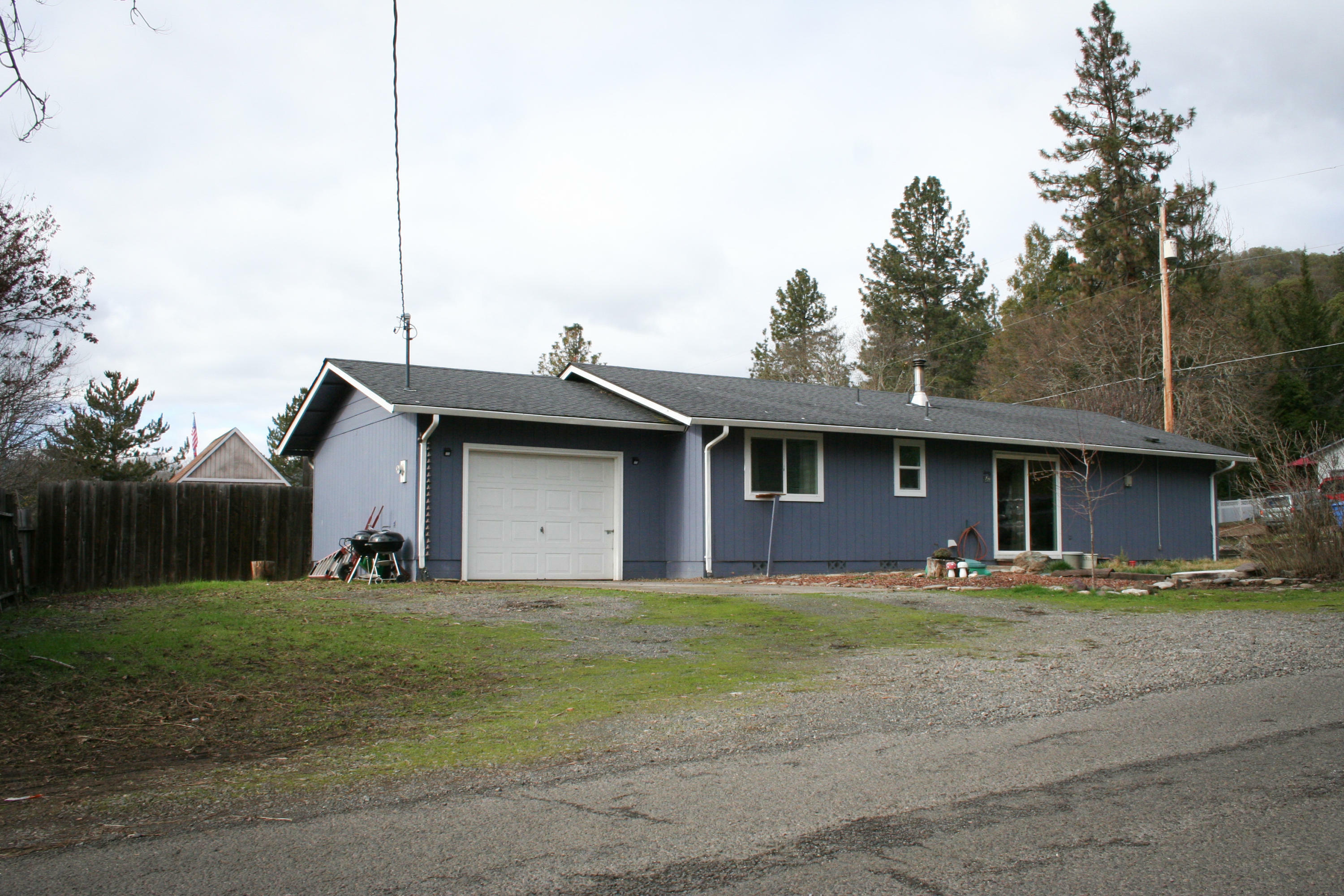 1410 5th Avenue  Gold Hill OR 97525 photo