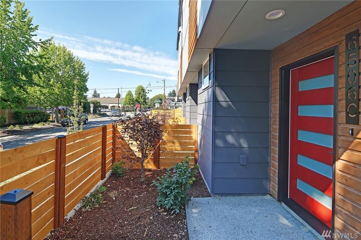Property Photo: 6508 42nd Ave SW C WA 98136
