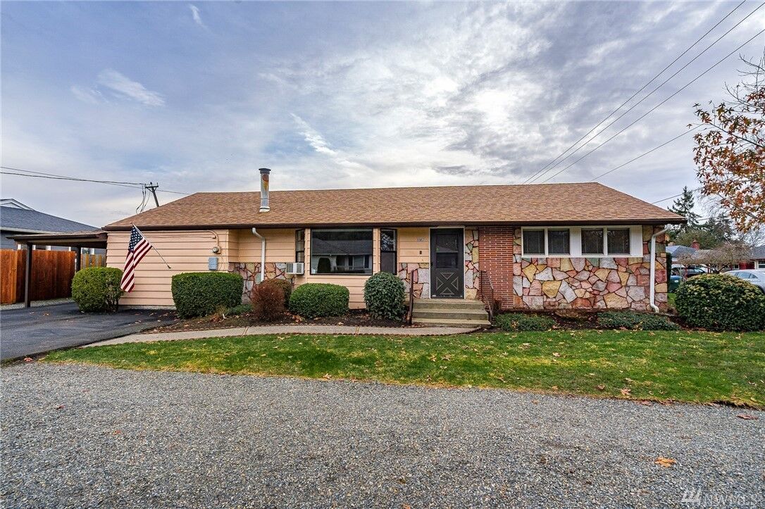Property Photo:  1907 SW Snively Ave  WA 98532 