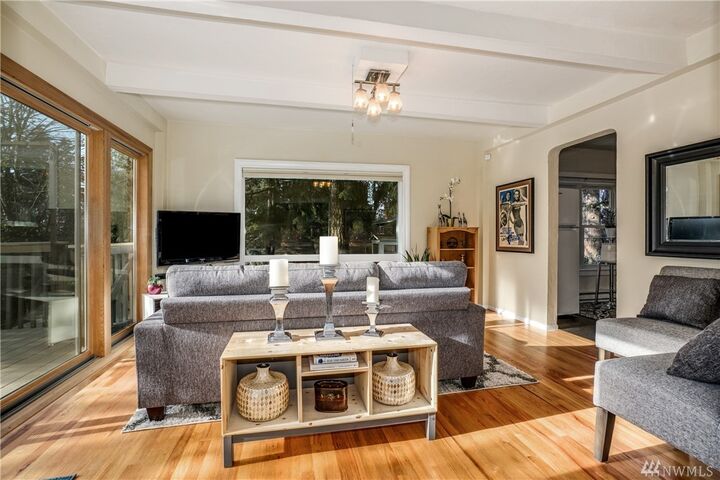 Property Photo:  4001 SW Myrtle St  WA 98136 