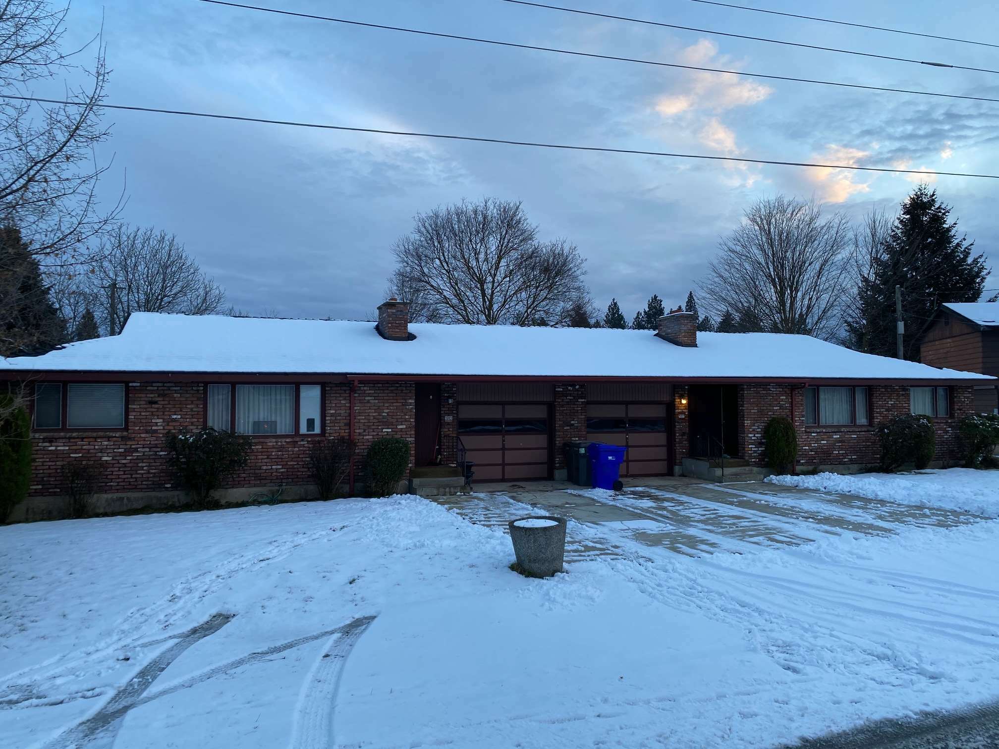 Property Photo: 505 W Ivanhoe Rd WA 99218-2130