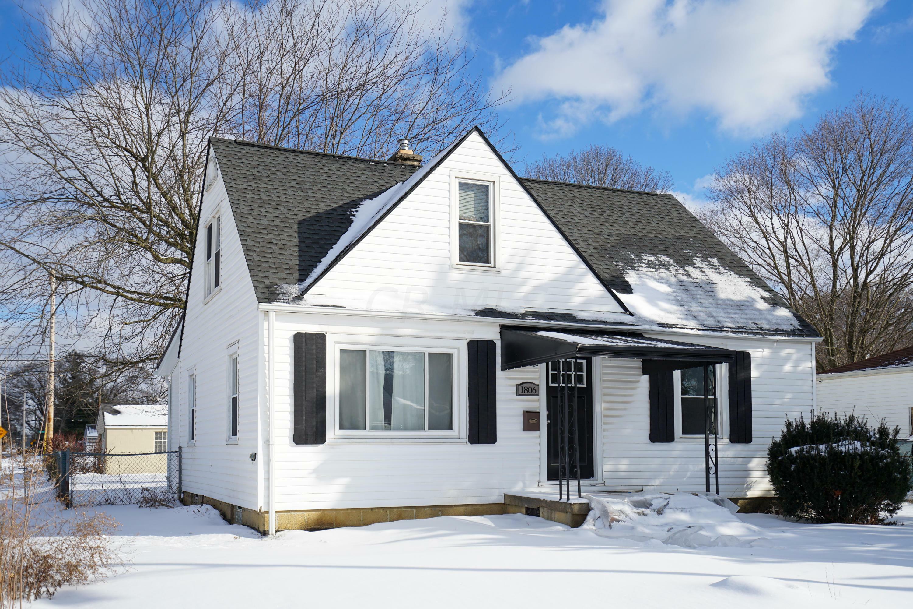 Property Photo: 1806 Oakwood Avenue OH 43207