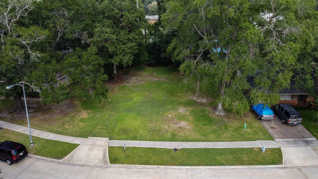 Property Photo:  510 Wilmington Drive  TX 77401 