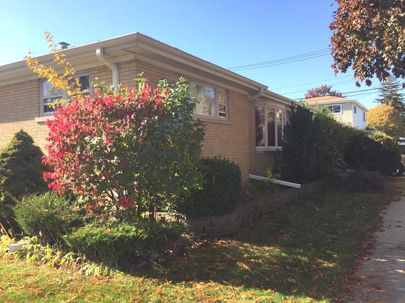 Property Photo: 7201 W Jonquil Terrace IL 60714