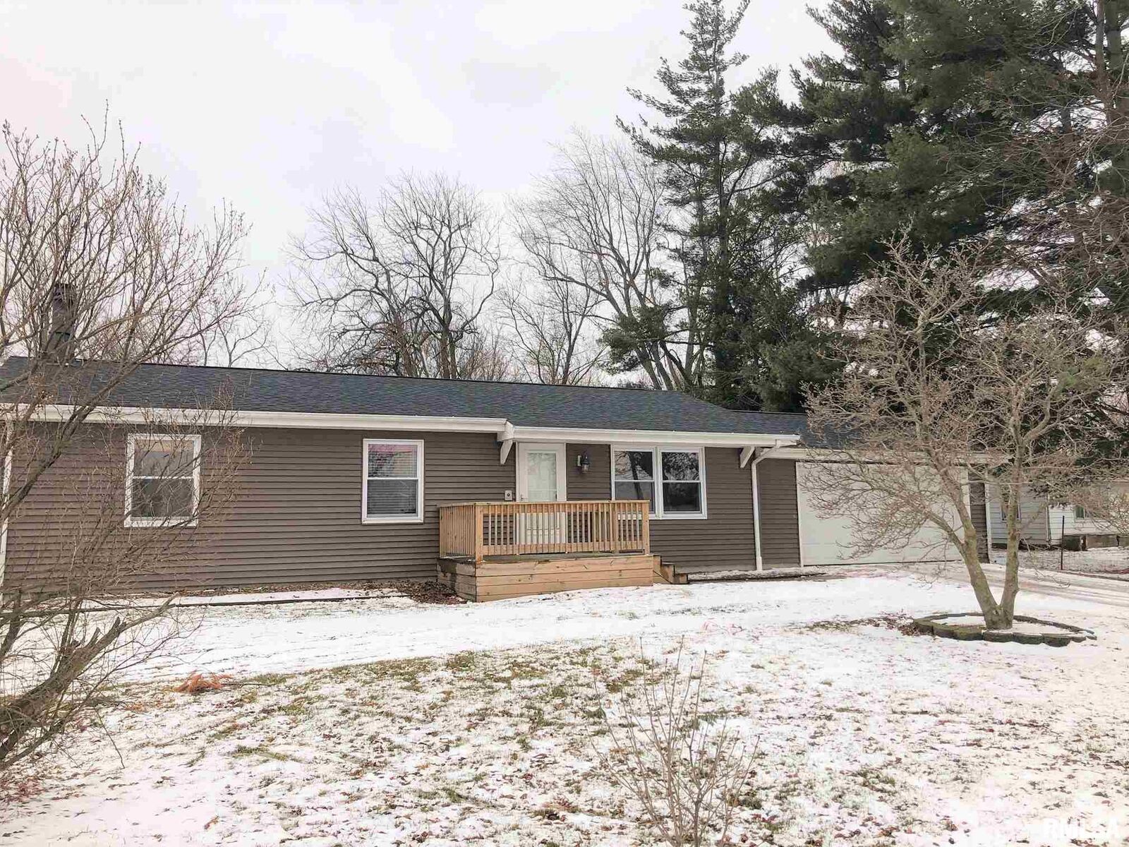 Property Photo:  1070 W Hickory  IL 61520 