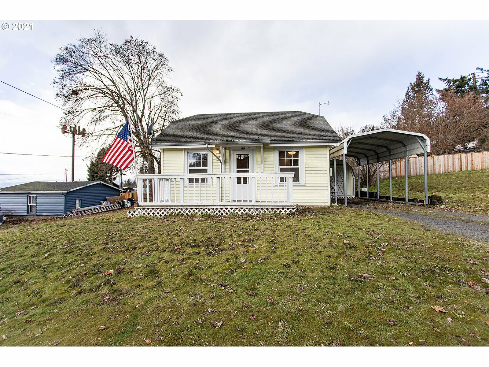 Property Photo:  220 NE Church St  WA 98672 