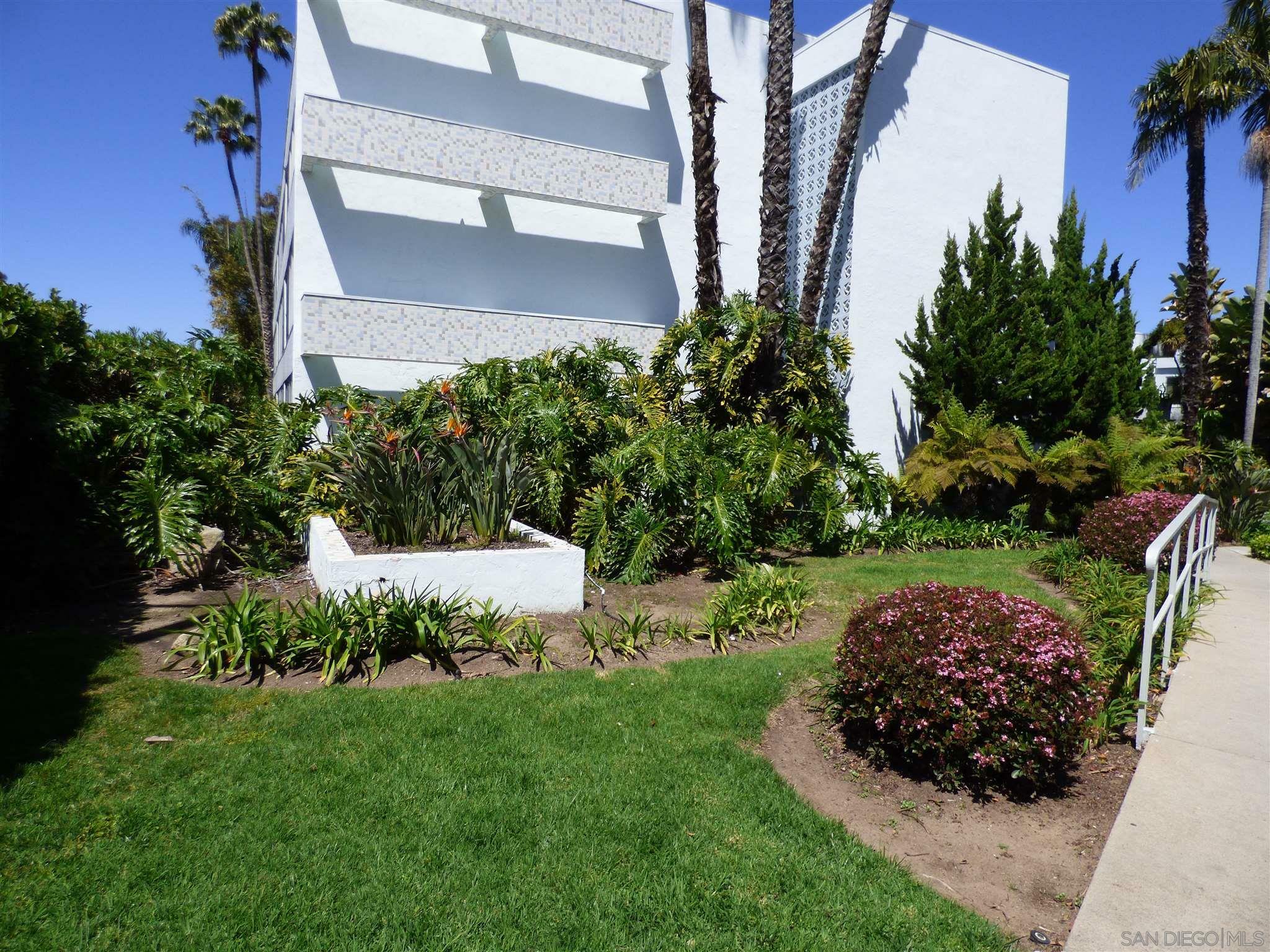 Property Photo:  2368 Torrey Pines Road 66  CA 92037 