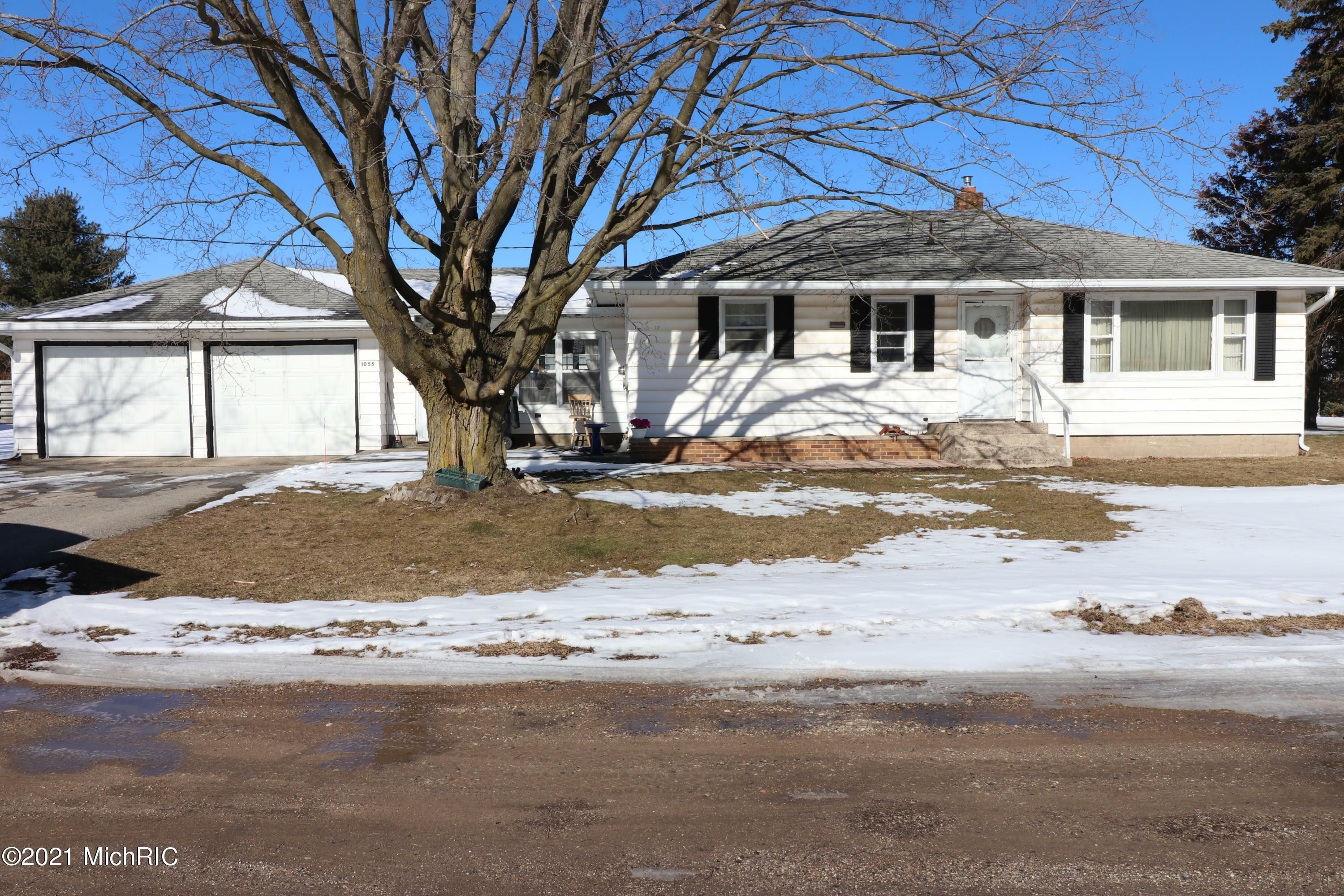 Property Photo:  1055 Henry Street  MI 49412 