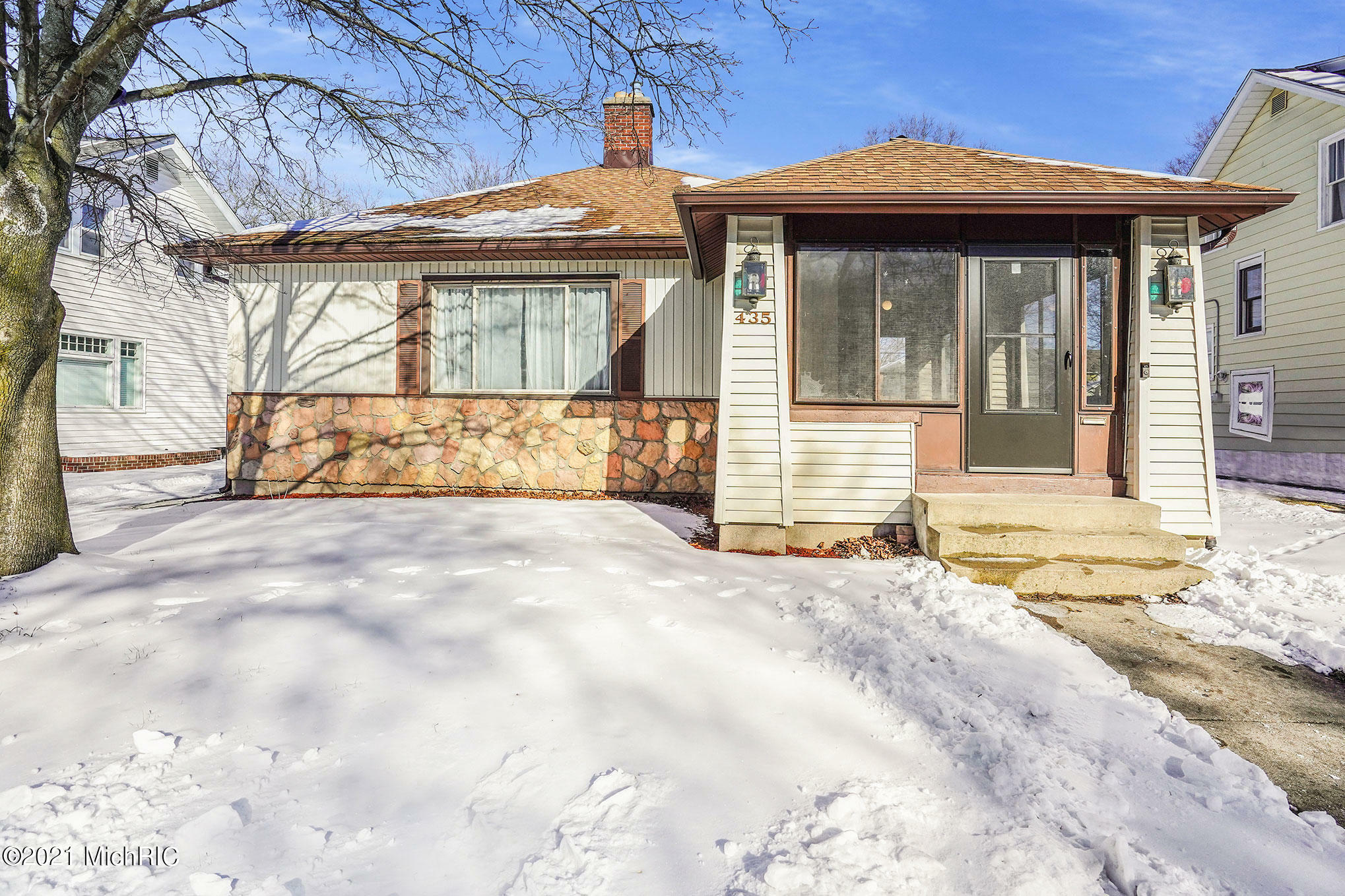 Property Photo:  435 Elmwood Street NE  MI 49505 