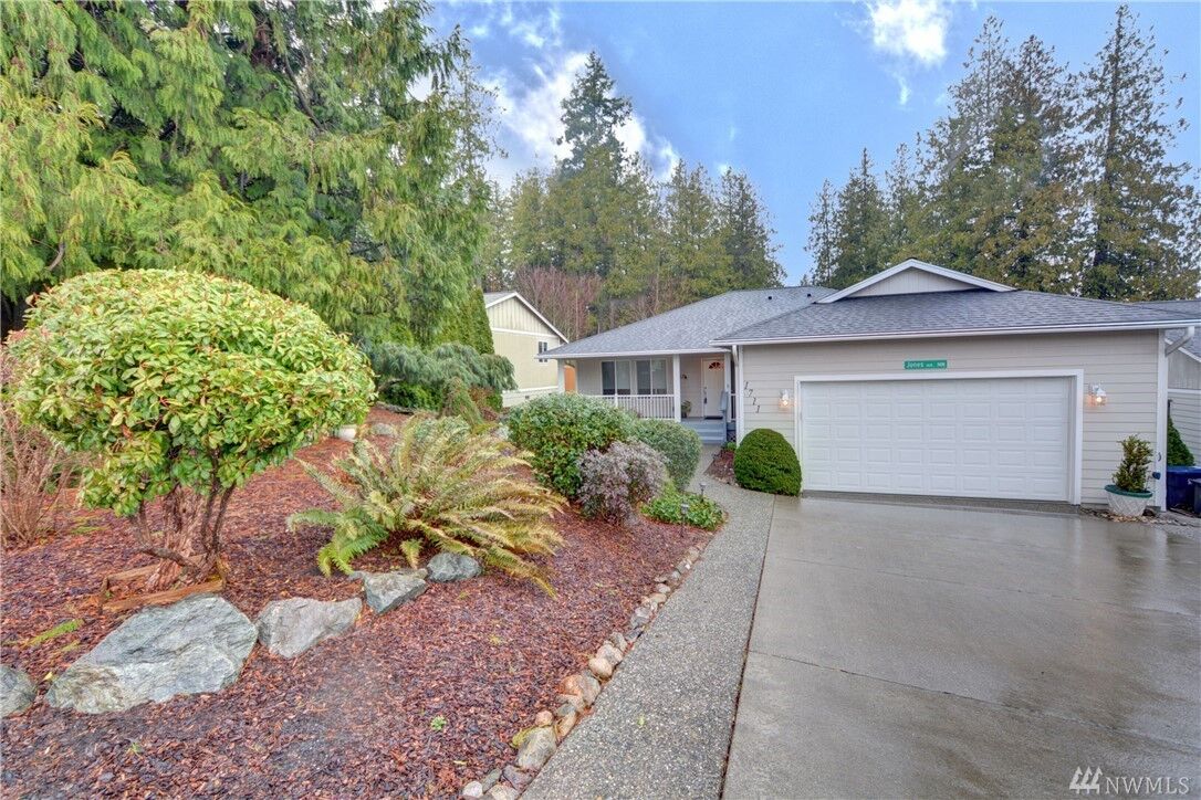 Property Photo: 1711 E Fir St WA 98273