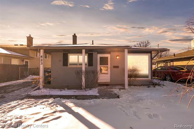 Property Photo:  423 Kinross Avenue  MI 48017 