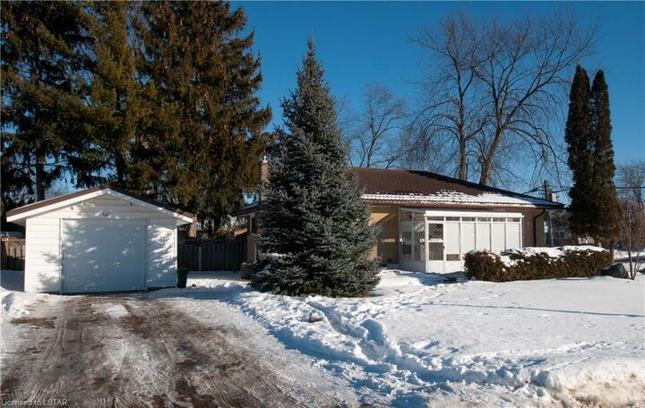 Property Photo:  30 Willow Street Street  ON N5A 3B2