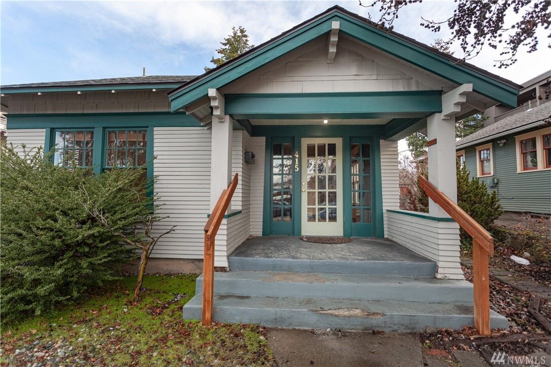 Property Photo:  415 King St  WA 98801 