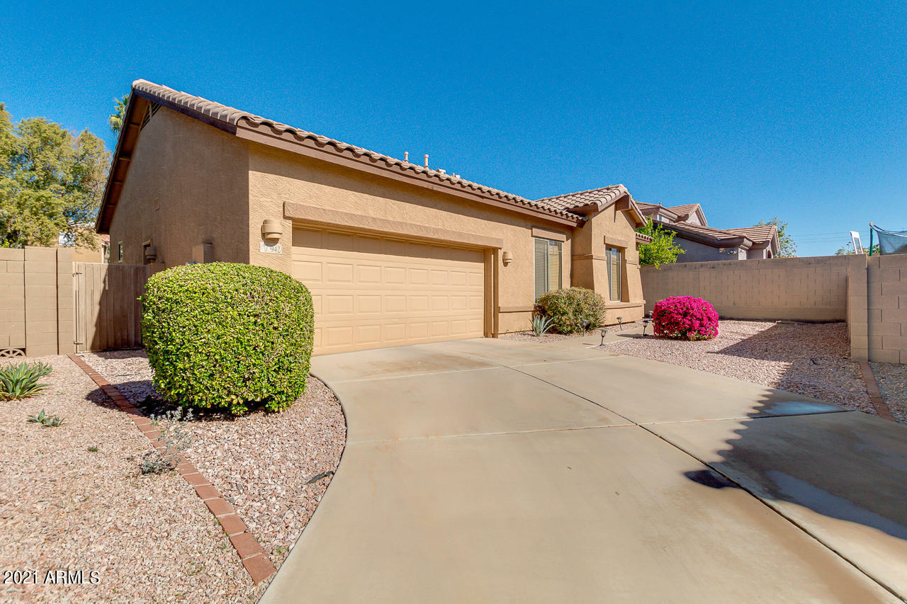 Property Photo:  942 E Sheffield Avenue  AZ 85225 