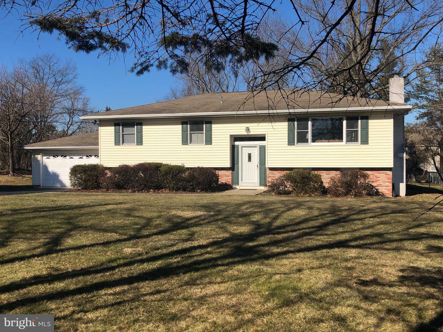 Property Photo:  305 Washington Crossing Pennington Road  NJ 08560 