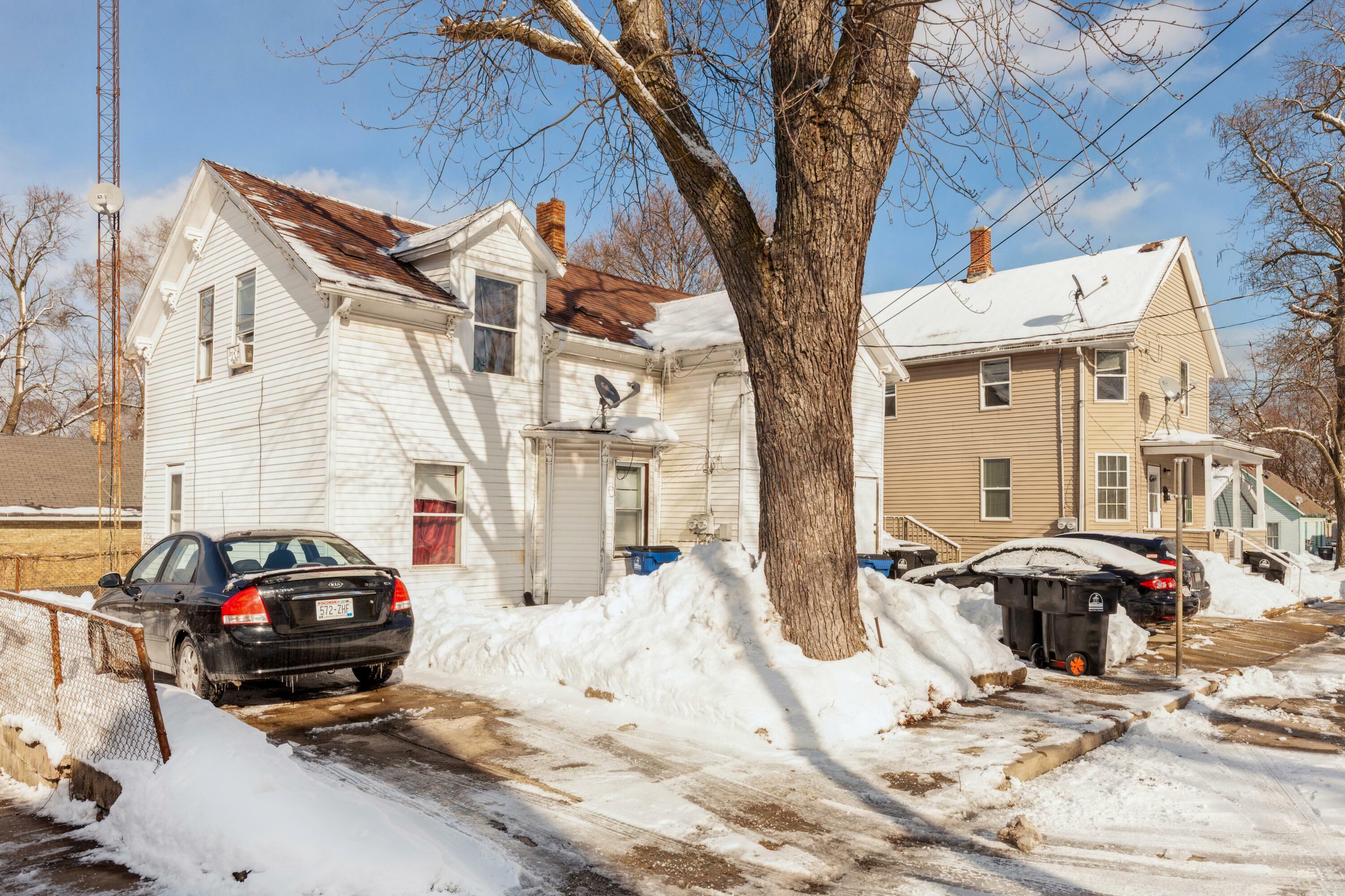 Property Photo:  1230 Cherry St 1232  WI 53403 