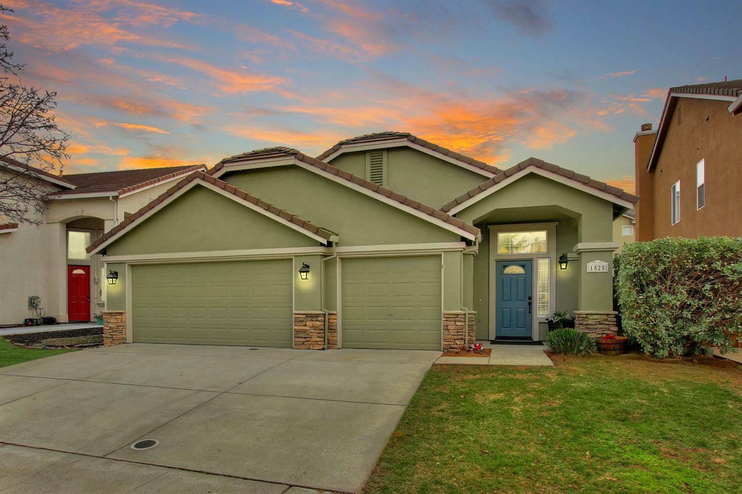Property Photo: 1525 Olympic Circle CA 95765