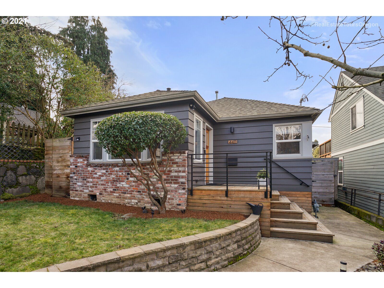 Property Photo:  4411 N Albina Ave  OR 97217 