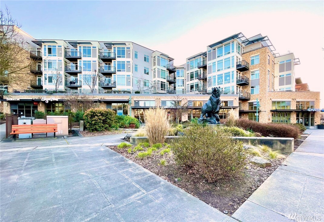 Property Photo:  211 Kirkland Ave 305  WA 98033 