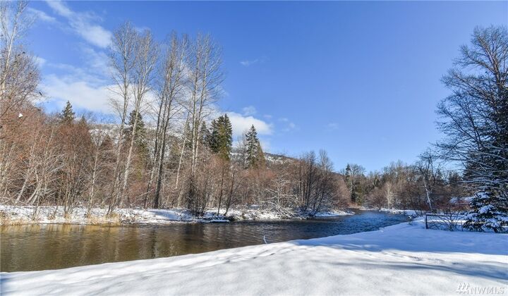 Property Photo:  561 Sun Island Dr  WA 98925 