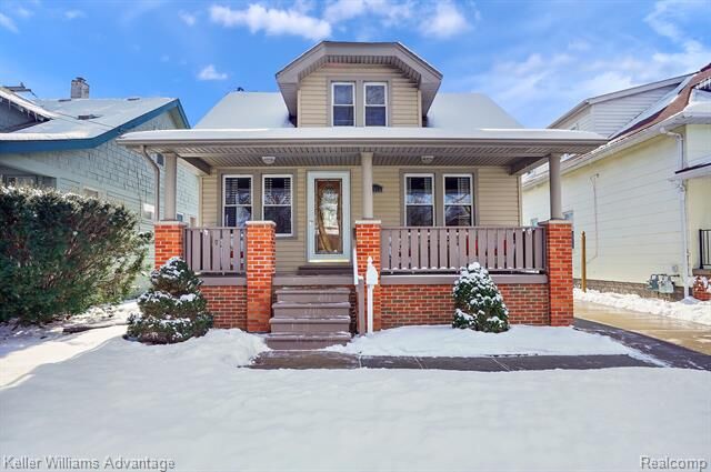 Property Photo:  23915 Oxford Street  MI 48124 