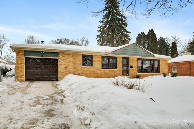 Property Photo:  13 N Elm Street  IL 60056 