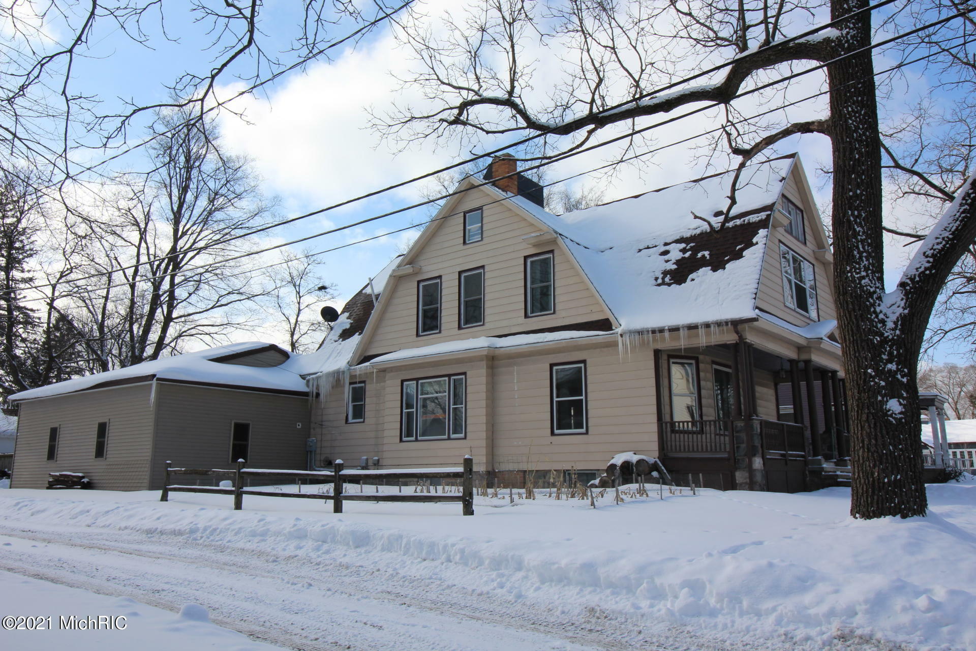 Property Photo:  410 Maple Street  MI 49307 