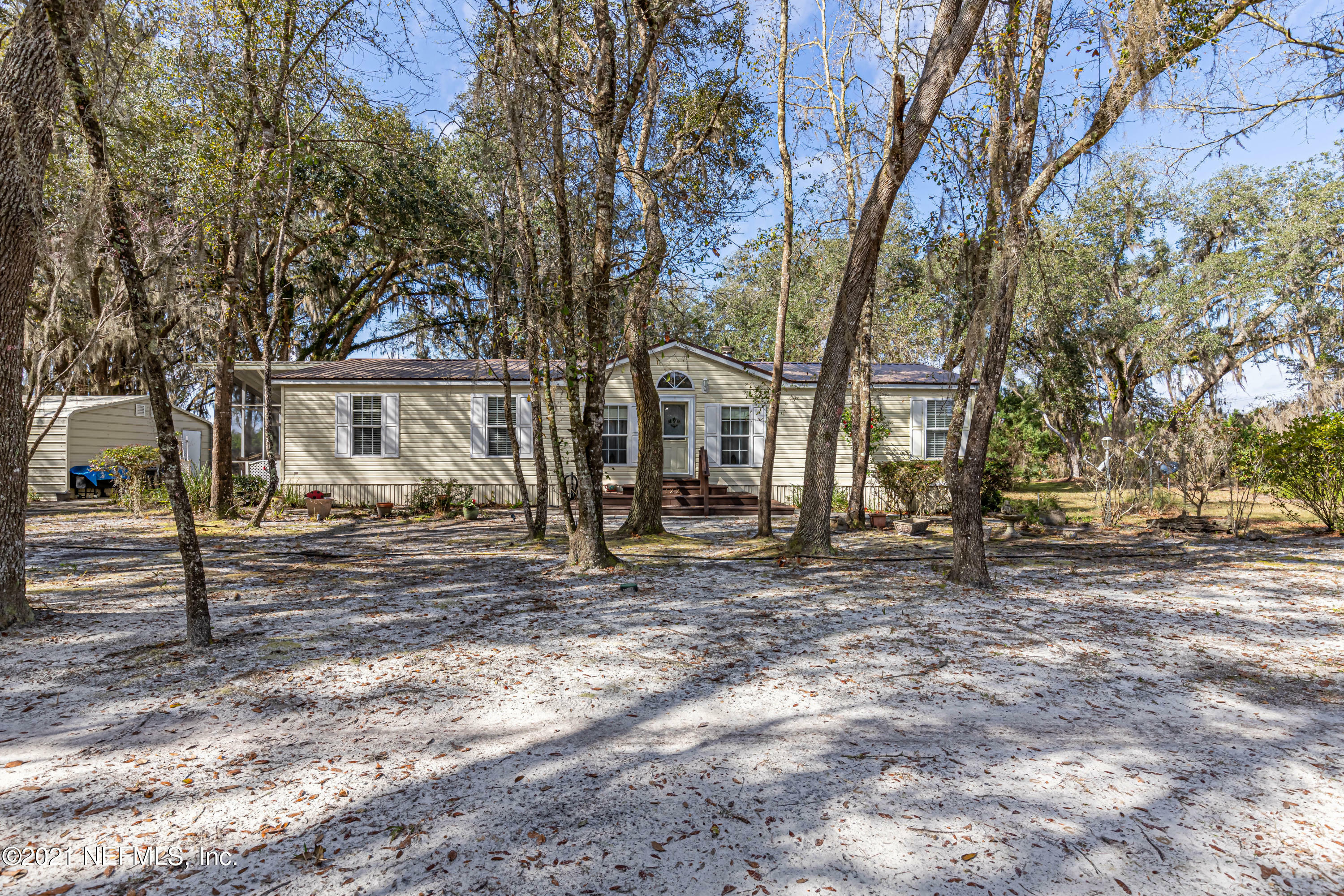 Property Photo: 122 Carraway Court FL 32177
