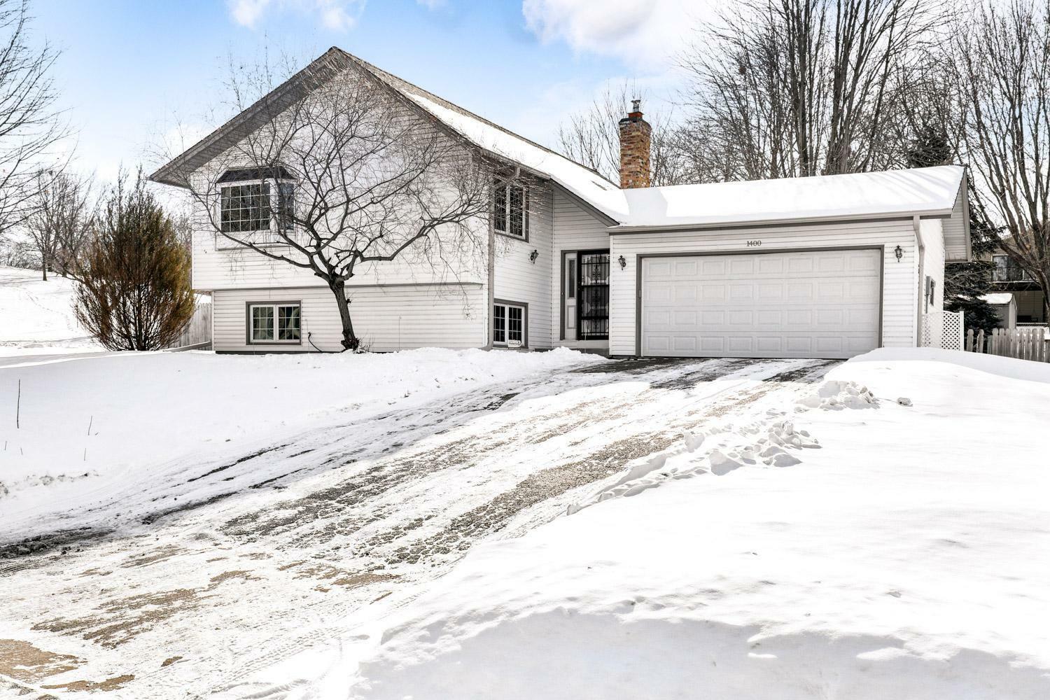 Property Photo:  1400 Raleigh Drive  MN 55337 