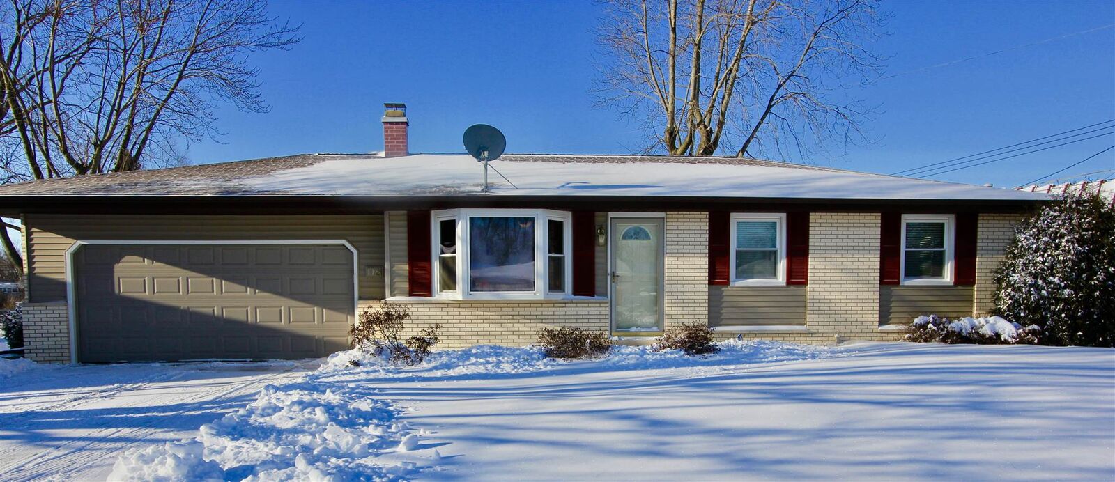 Property Photo: 116 E Jadewood IL 61550