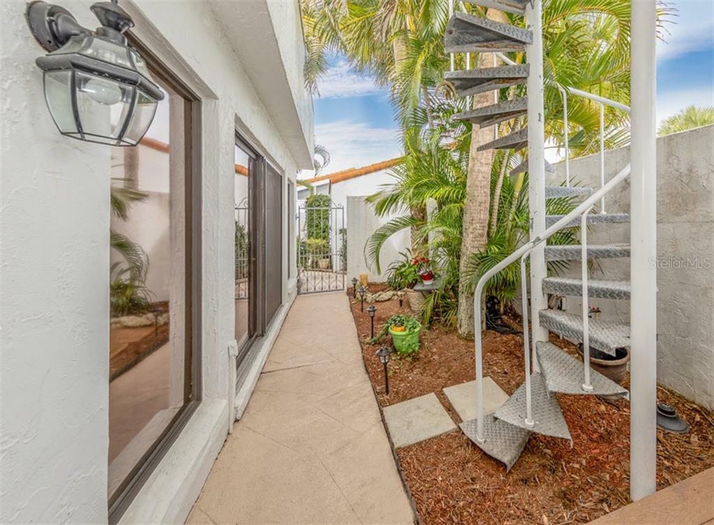 Property Photo: 1585 Tarpon Center Drive 36 FL 34285