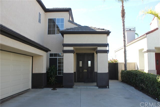 Property Photo:  25103 Calle Entradero  CA 92563 