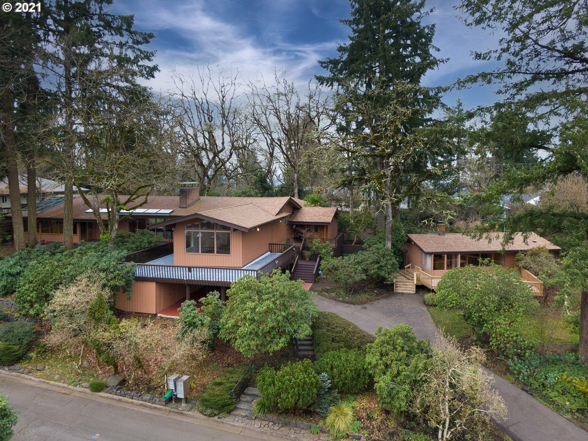 Property Photo: 2590 Birch Ln OR 97403