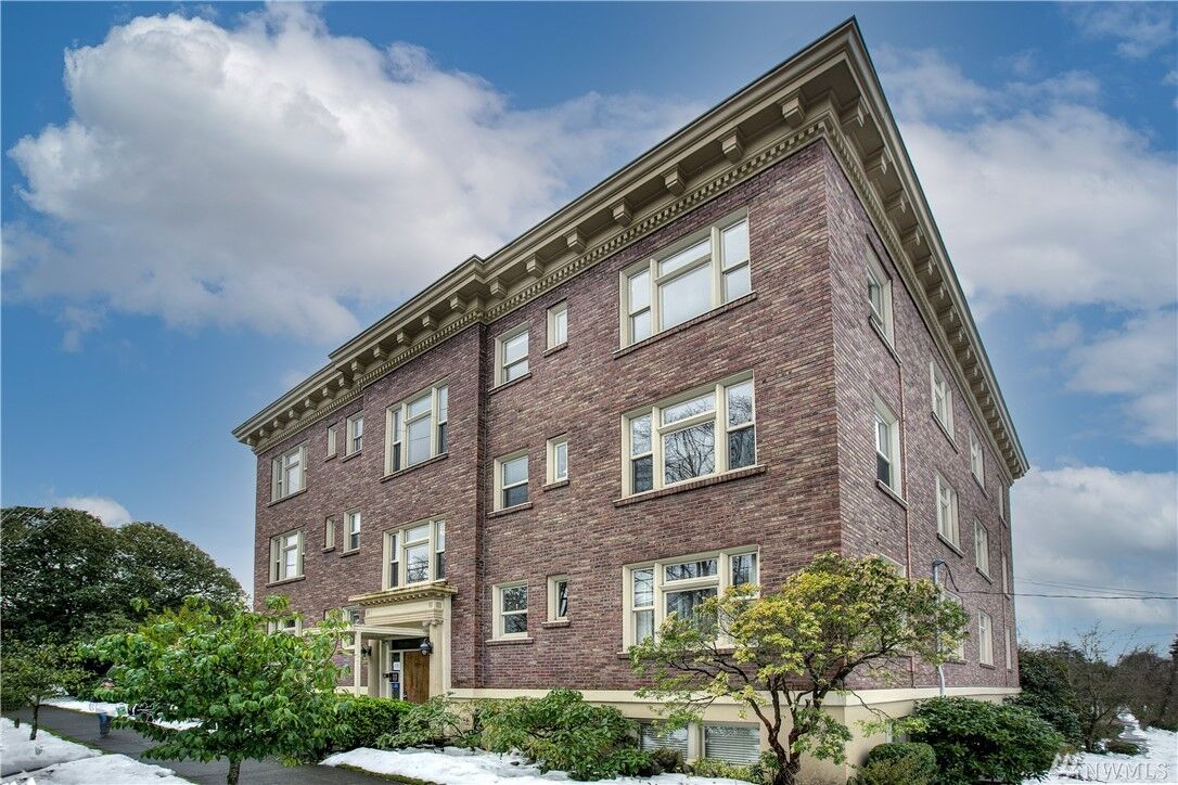 Property Photo: 2021 4th Ave N 9 WA 98109