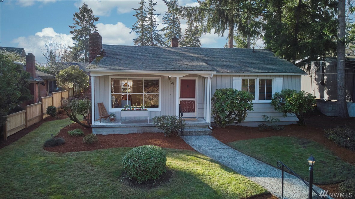 Property Photo:  726 San Juan Ave  WA 98466 