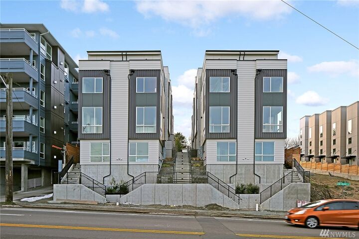 Property Photo:  3104 SW Avalon Wy A  WA 98126 