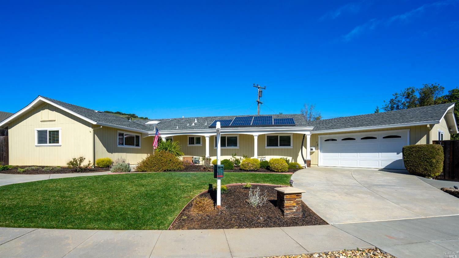 Property Photo: 6 Ruben Court CA 94947