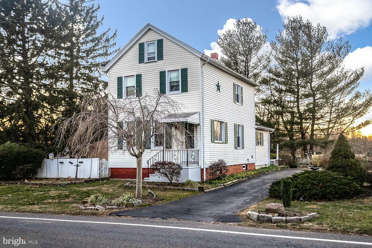 Property Photo:  32 Chesterfield Crosswicks Road  NJ 08515 