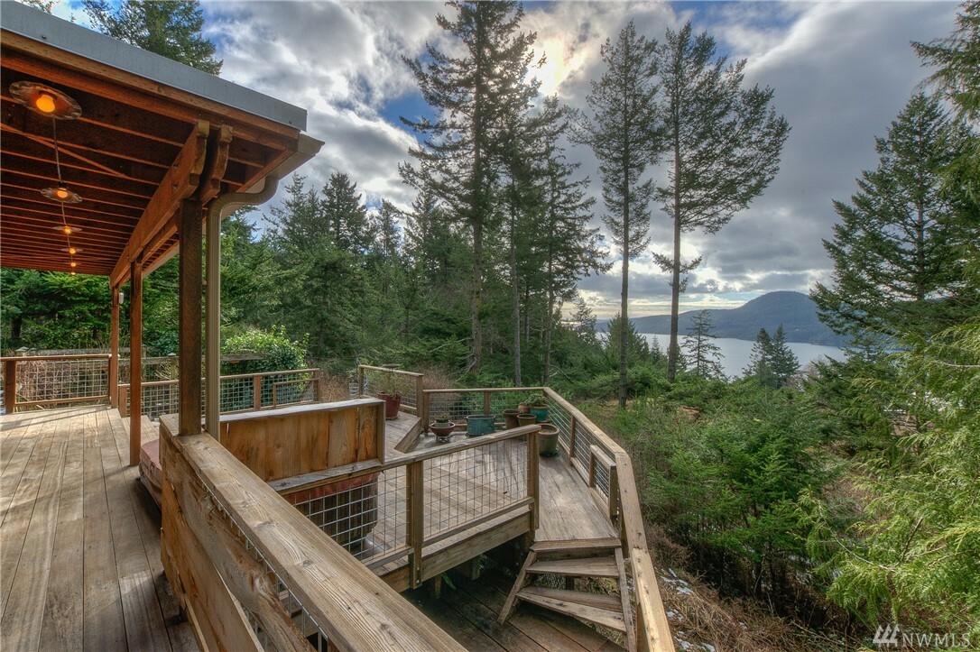 Property Photo:  531 Rosario Rd  WA 98245 